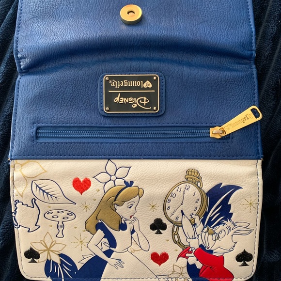 RARE retired pattern of Alice In Wonderland - Picture 5 of 5